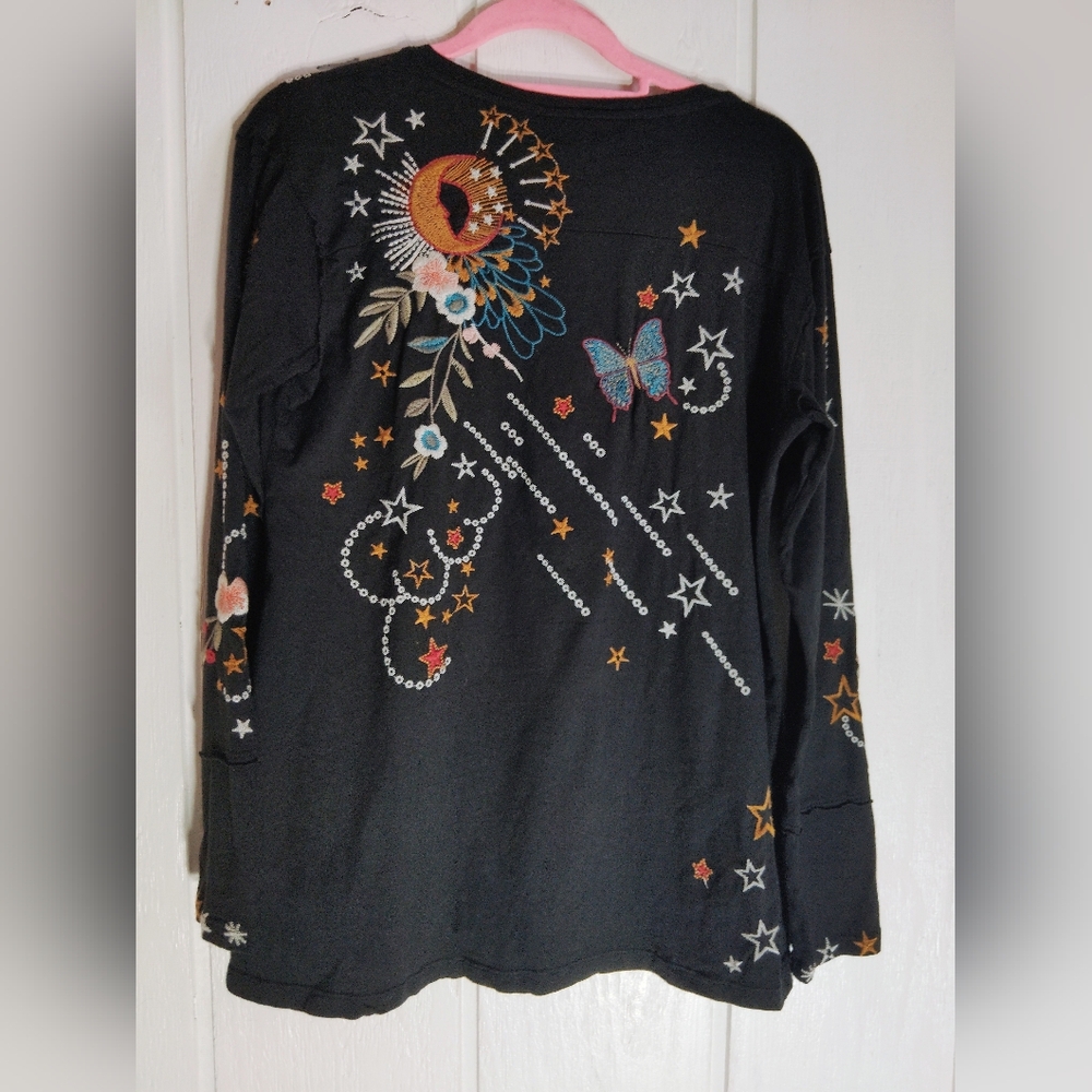 CLEAN & EUC!! JOHNNY WAS, Embroidered Floral, Celestial Top. Size XS - Picture 2 of 9